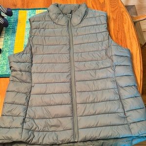 Old Navy Active size XL teal puffer vest